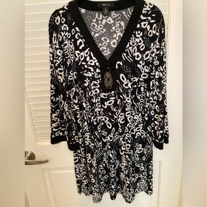 Pre-Loved Style & Co. Black/White Tunic Top